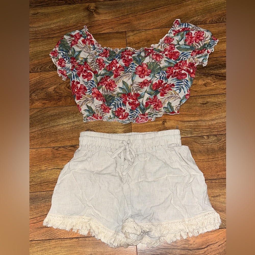 Hawaiian outfit. Size Medium crop top and shorts